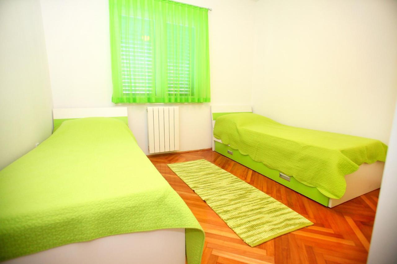 Apartments Nakir Slatine Quarto foto
